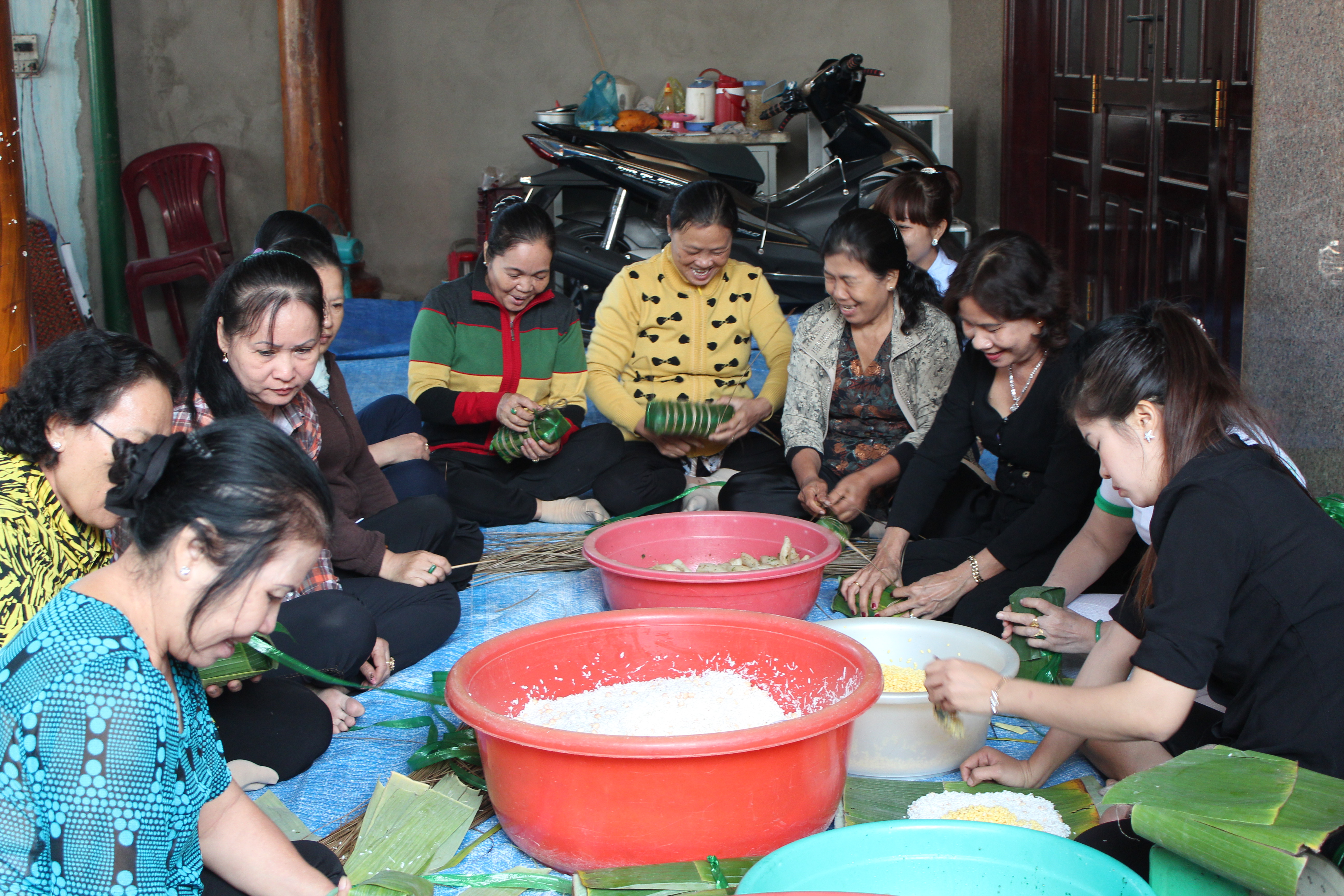Ng&agrave;y hội g&oacute;i b&aacute;nh t&eacute;t do LĐLĐ quận B&igrave;nh T&acirc;n, TP HCM phối hợp c&ugrave;ng c&aacute;c chủ nh&agrave; trọ tổ chức