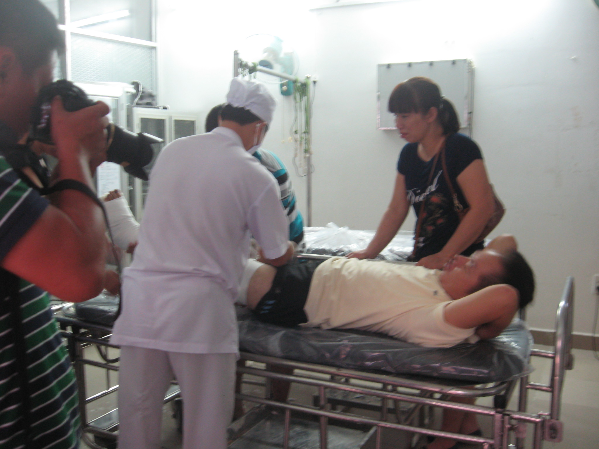 M&aacute;y trưởng L&ecirc; Đại Th&agrave;nh được chăm s&oacute;c y tế tại bệnh viện