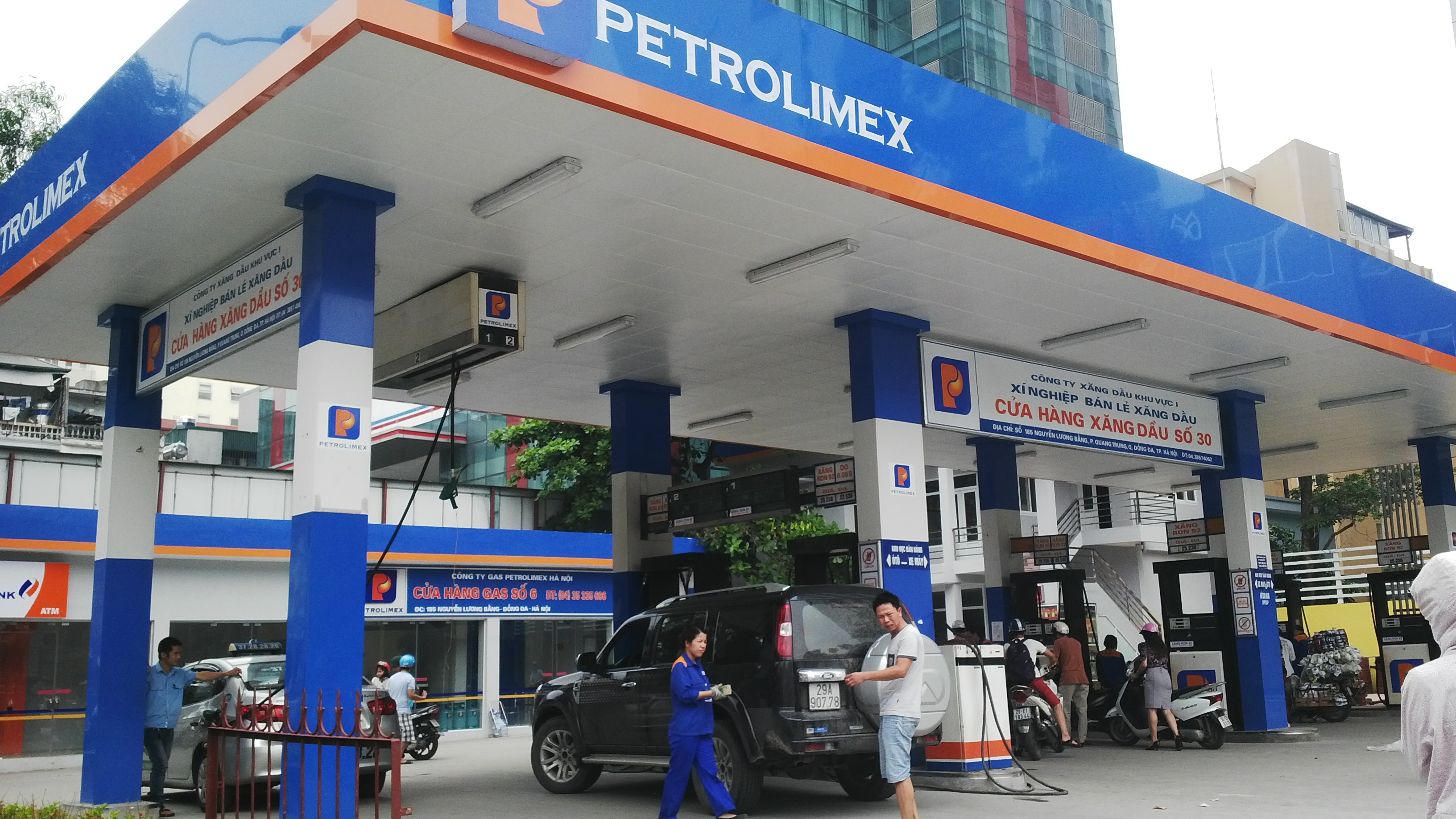 Đồng loạt tăng giá xăng dầu
