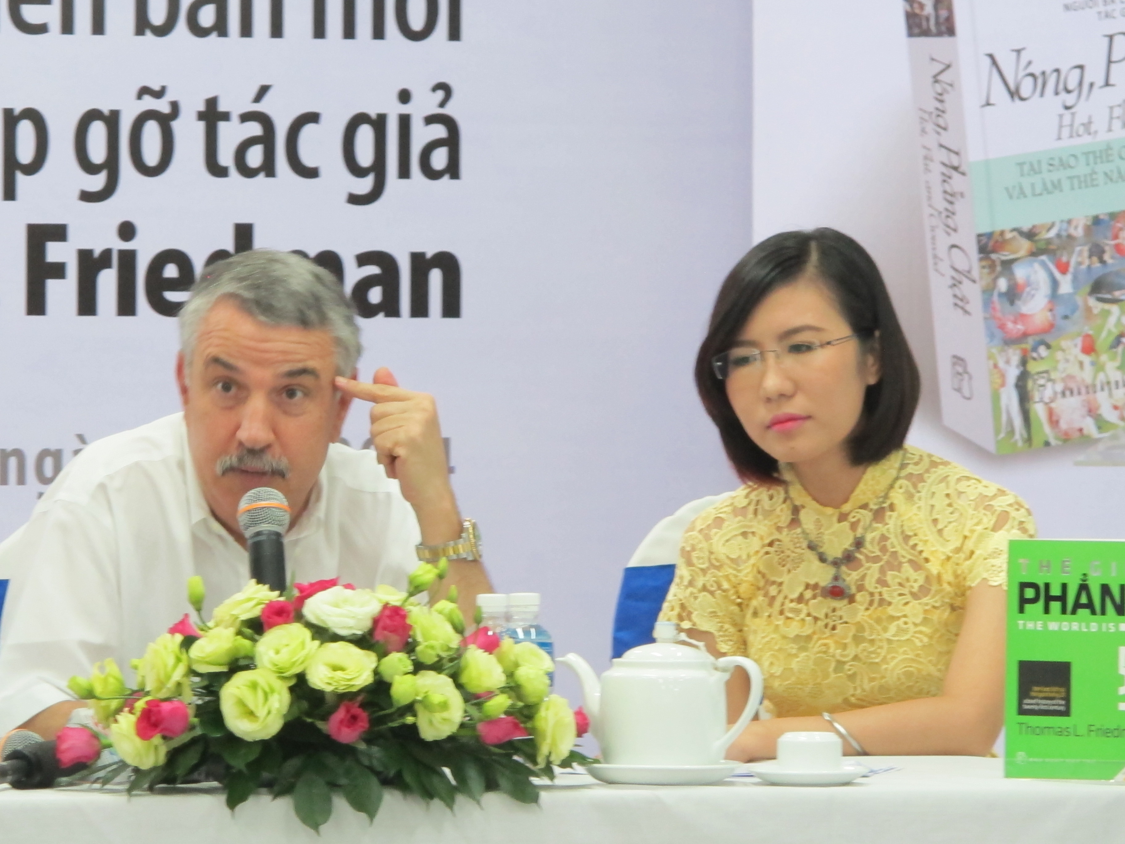 Nhà báo Thomas L.Friedman tại TPHCM sáng ngày 9-5