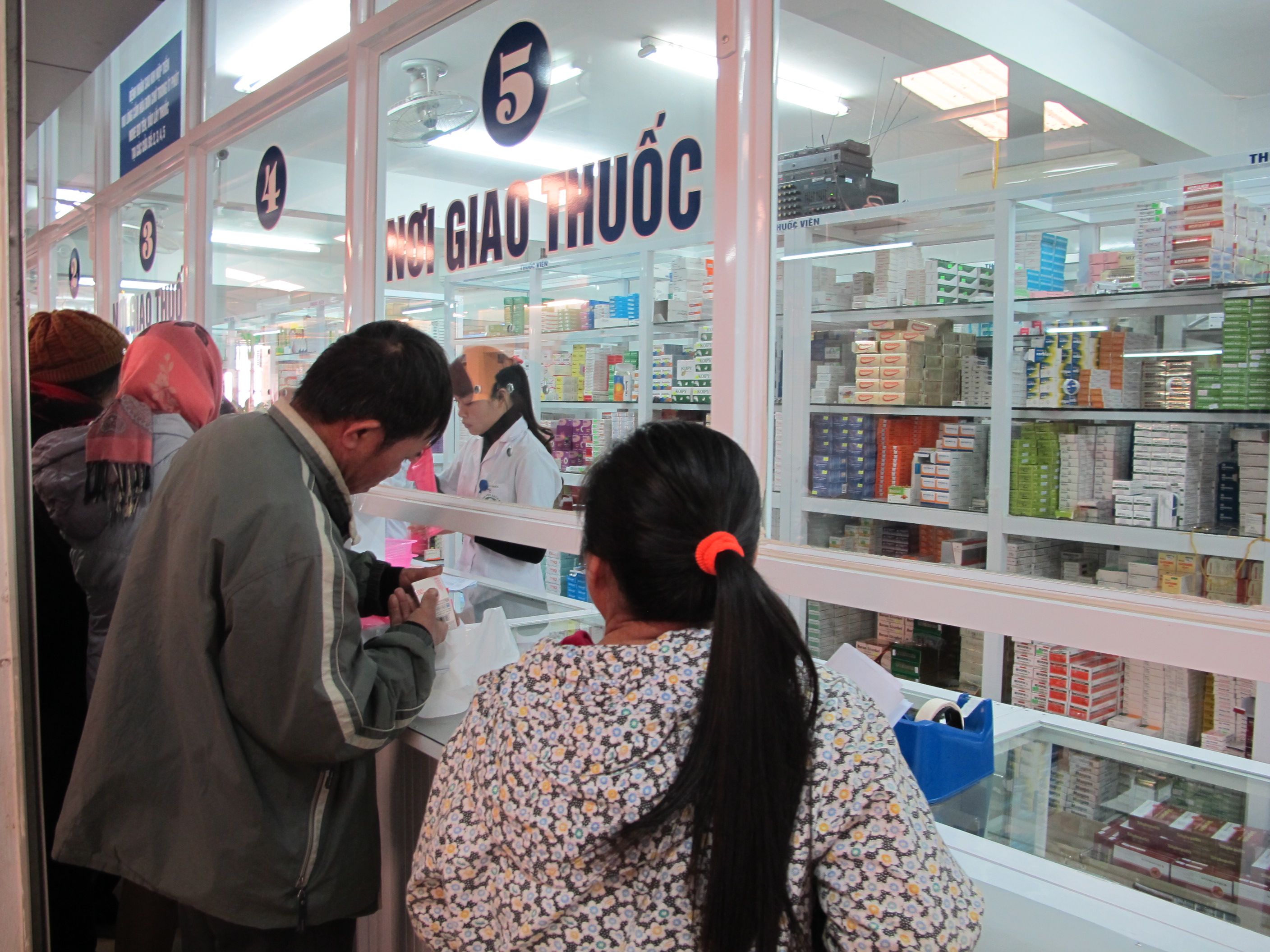 Chuẩn bị thuốc cho người th&acirc;n trong những ng&agrave;y được b&aacute;c sĩ cho về nh&agrave; nghỉ Tết
