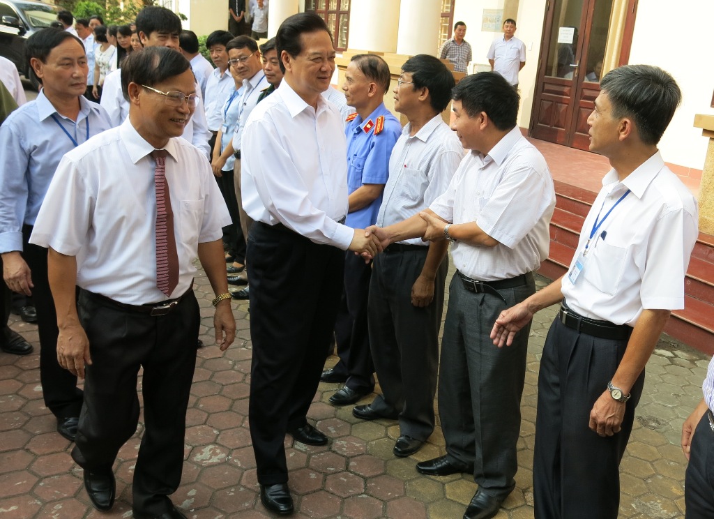 Thủ tướng Nguyễn Tấn Dũng v&agrave; đo&agrave;n Đại biểu Quốc hội TP Hải Ph&ograve;ng tiếp x&uacute;c cử tri quận Kiến An, TP Hải Ph&ograve;ng s&aacute;ng 3-10