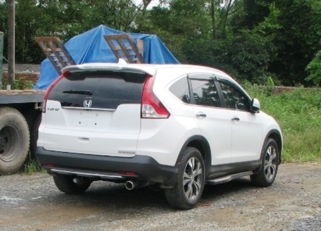 Chiếc xe Honda CRV do anh Thắng điều khiển g&acirc;y tai nạn rồi bỏ trốn