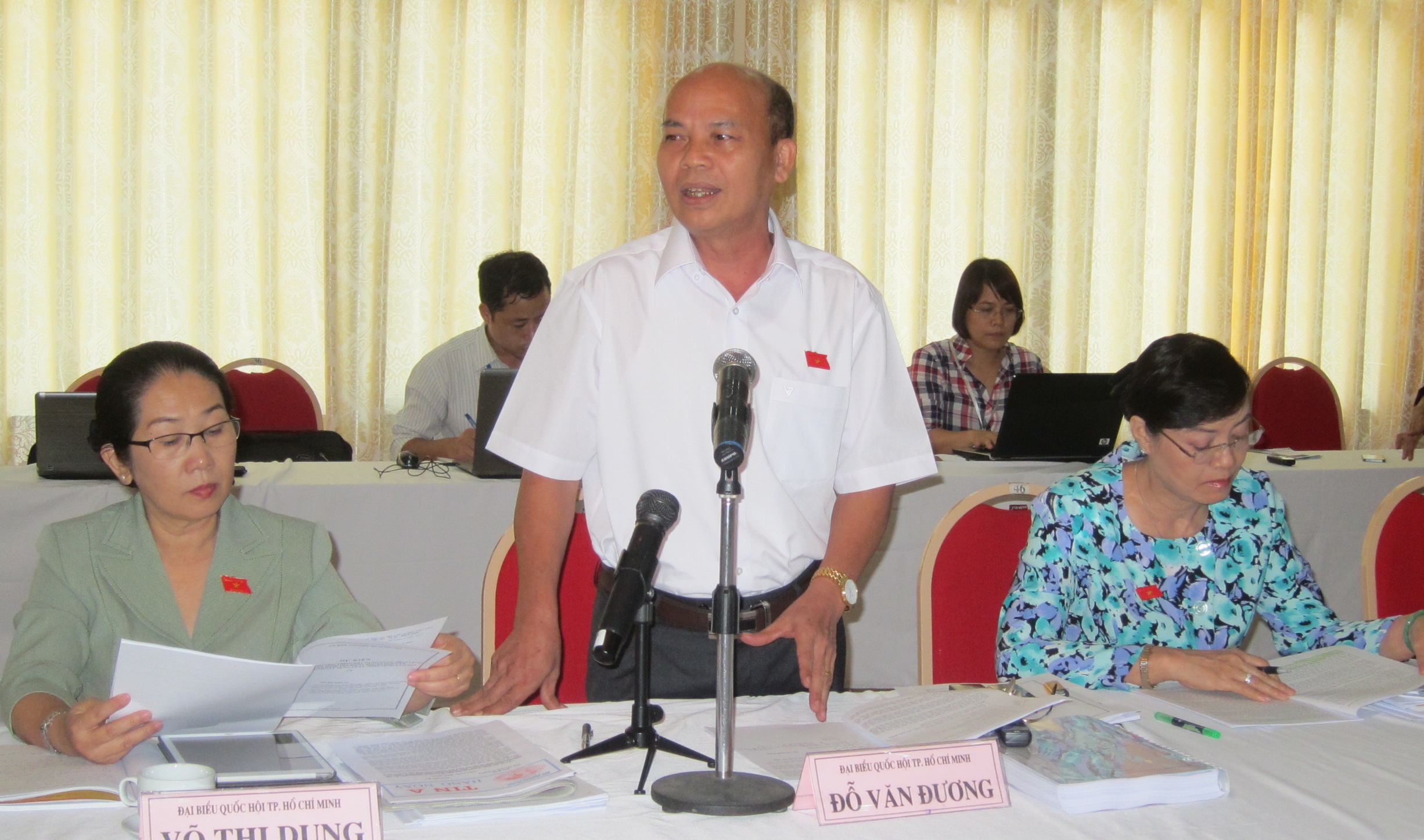 Đại biểu Đỗ Văn Đương (TPHCM) cho rằng để người d&acirc;n c&oacute; điều kiện biểu t&igrave;nh một c&aacute;ch &ocirc;n h&ograve;a v&agrave; đ&uacute;ng luật th&igrave; Quốc hội cần sớm đưa ra b&agrave;n thảo v&agrave; th&ocirc;ng qua Luật Biểu t&igrave;nh.
