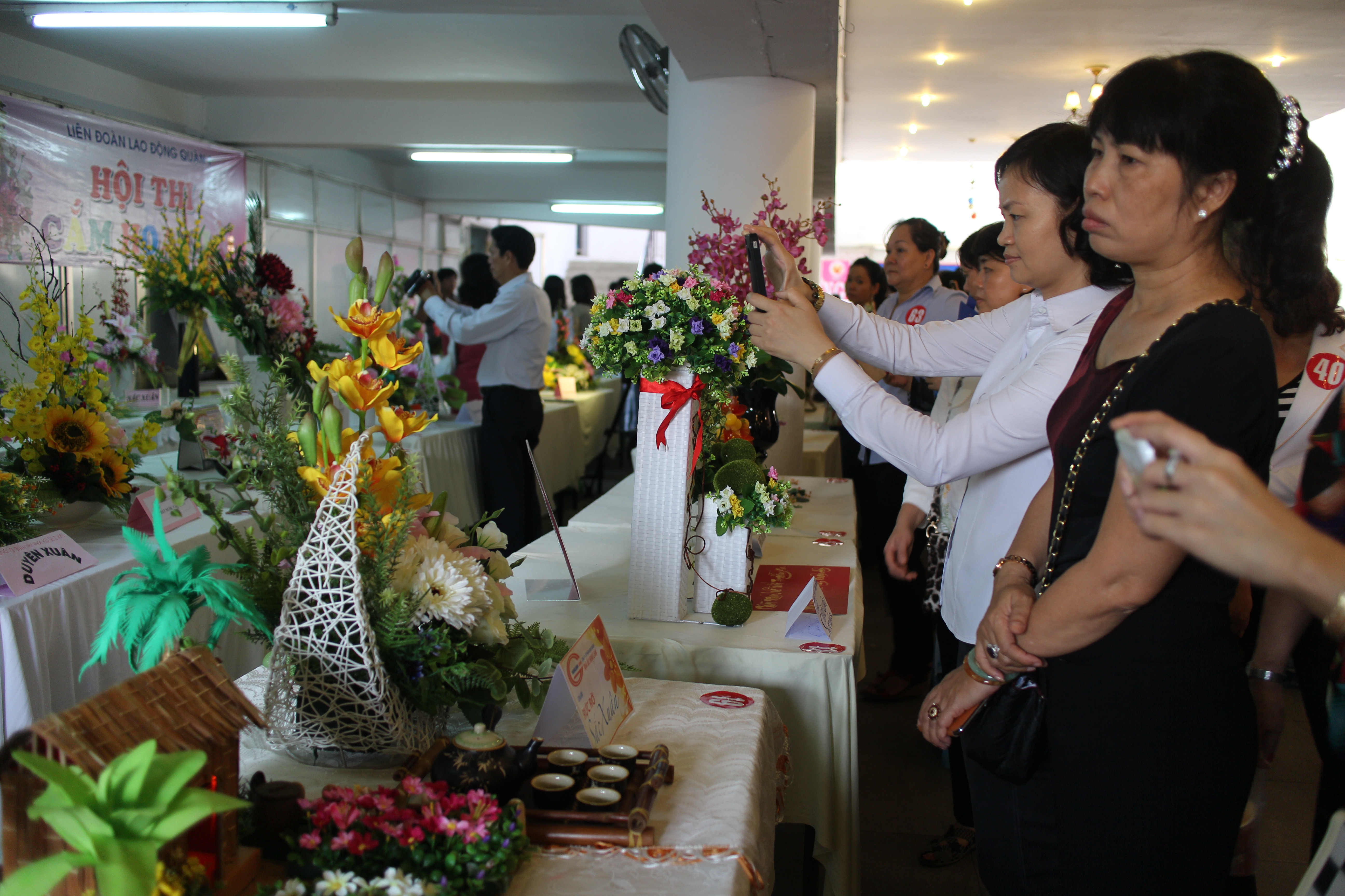 Nhiều hoạt động tôn vinh phụ nữ nhân ngày 8/3