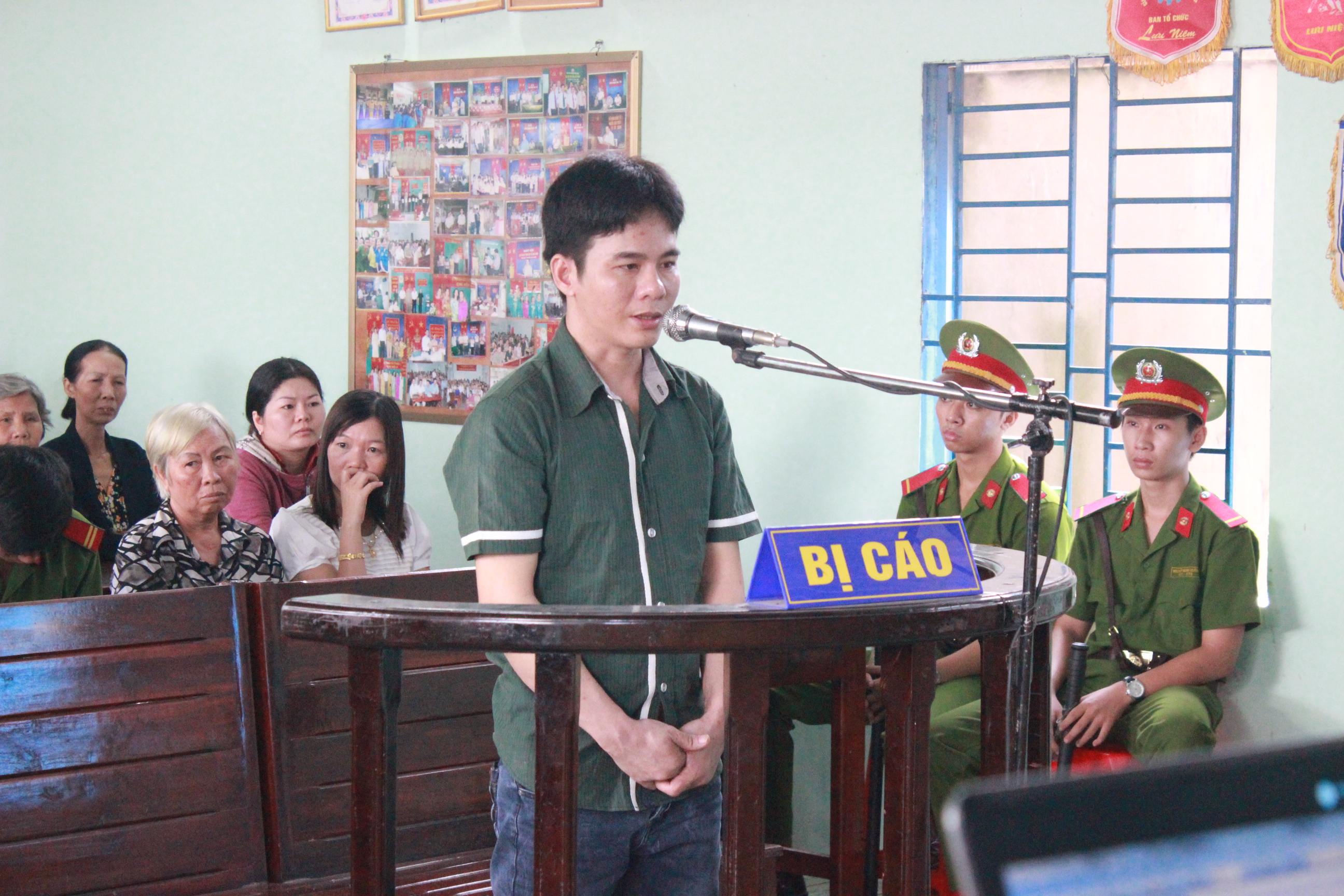 Cuồng ghen đâm 3 người, lãnh 18 năm tù