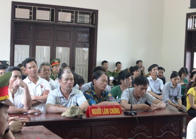 Những người l&agrave;m chứng tại t&ograve;a