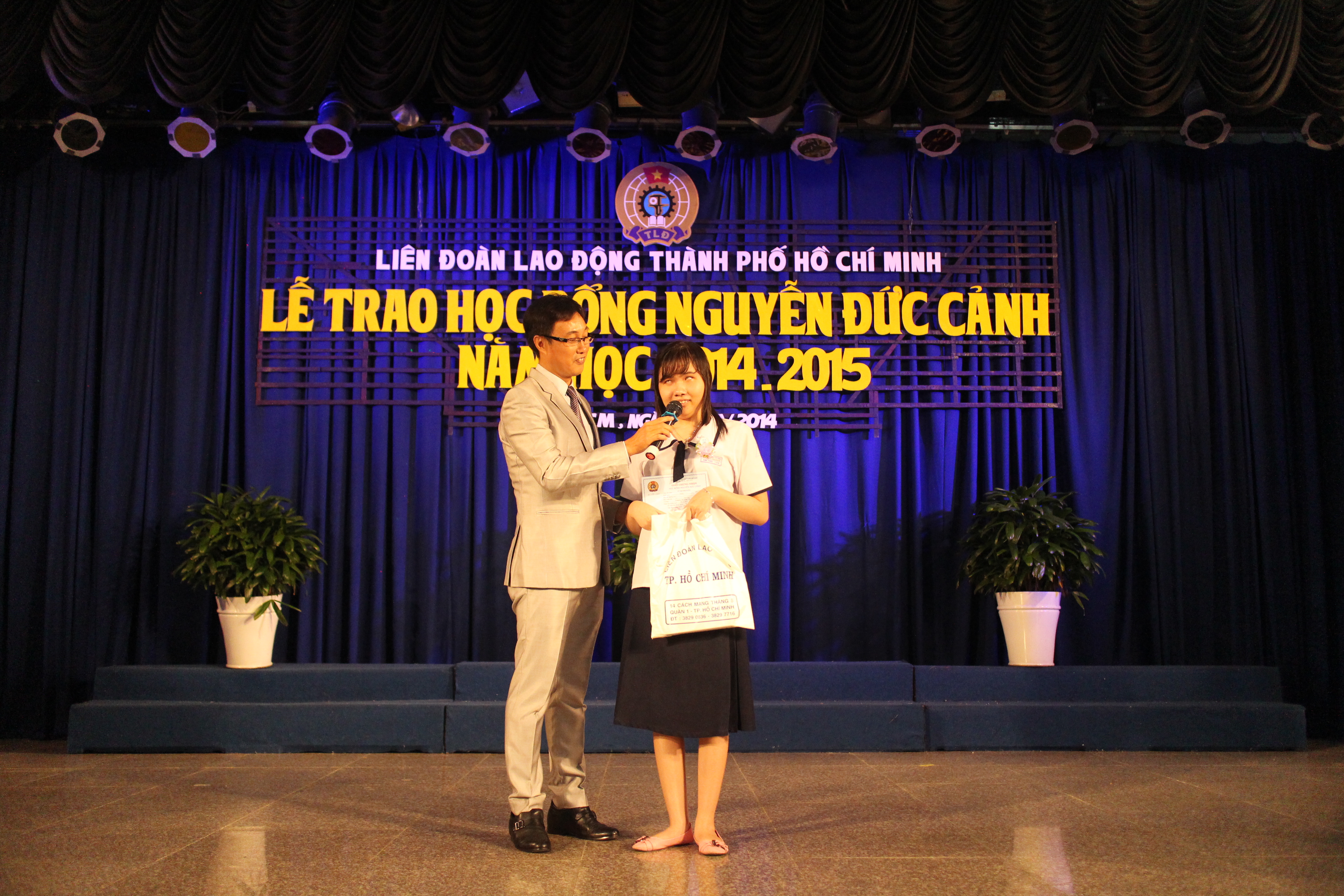 Trao 155 suất học bổng cho con CNVC-LĐ nghèo, vượt khó