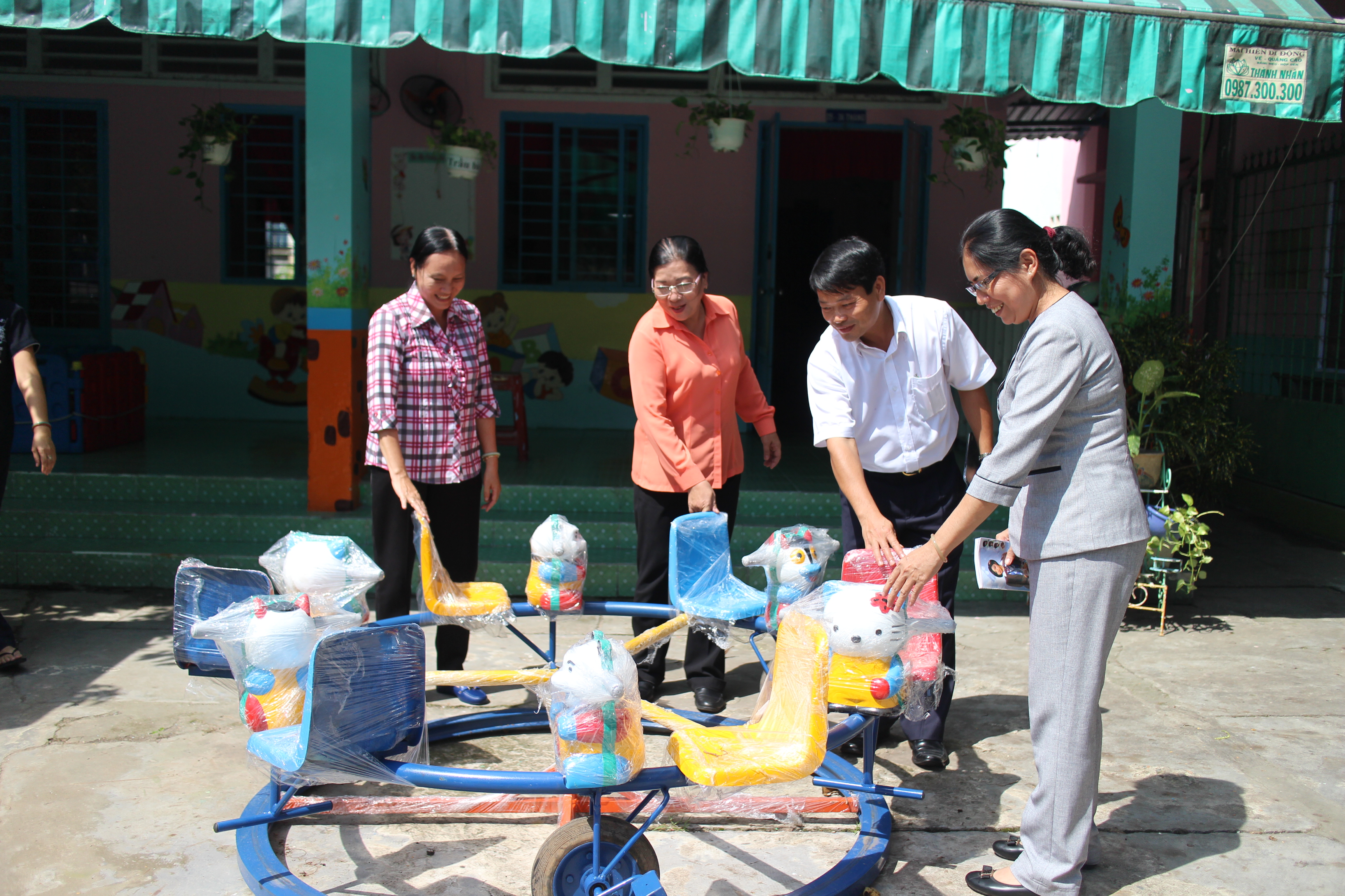 Trường mầm non Sen Hồng c&oacute; 251 b&eacute; đang theo học, đa số l&agrave; con c&ocirc;ng nh&acirc;n KCX Linh Trung