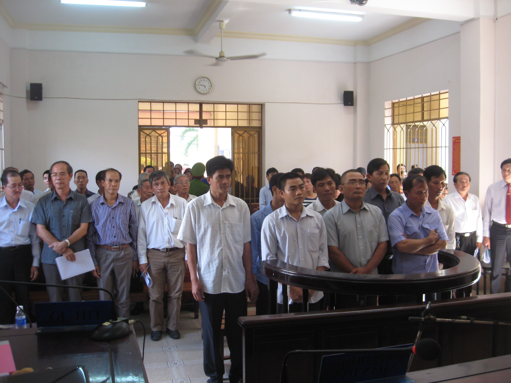 Hoãn xử vụ tai nạn làm nhiều người thương vong tại cầu Ghềnh