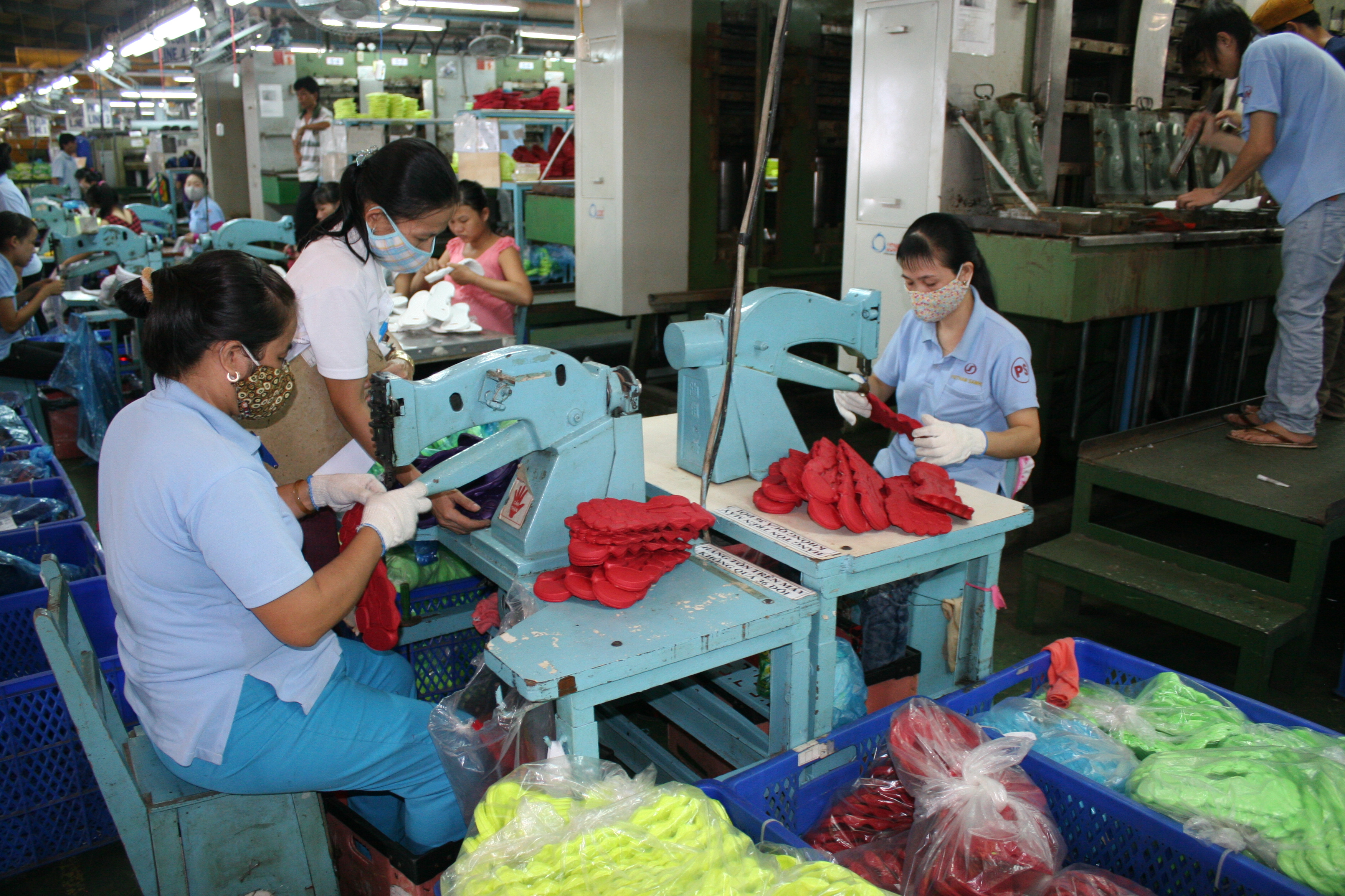 Tự ý nghỉ việc quá 5 ngày trong tháng