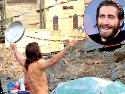 Jake Gyllenhaal khỏa thân nhảy múa trên trường quay