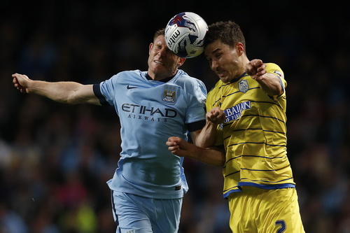 Milner vất vả trước hàng thủ Sheffield