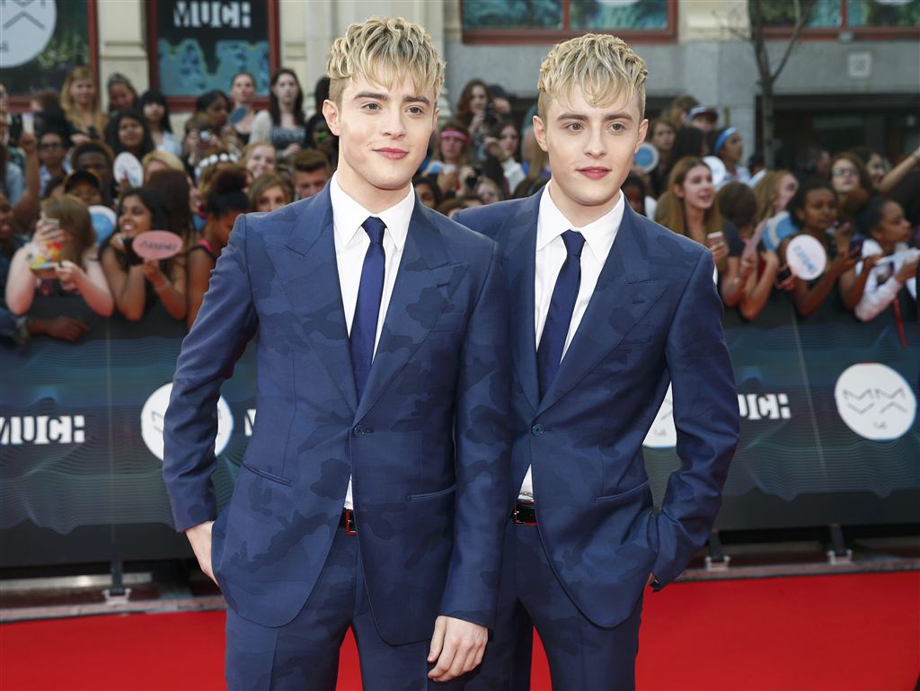 Cặp song ca nh&agrave; Jedward của Ireland