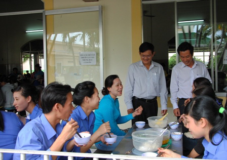Chống chủ nghĩa cá nhân, nói đi đôi với làm