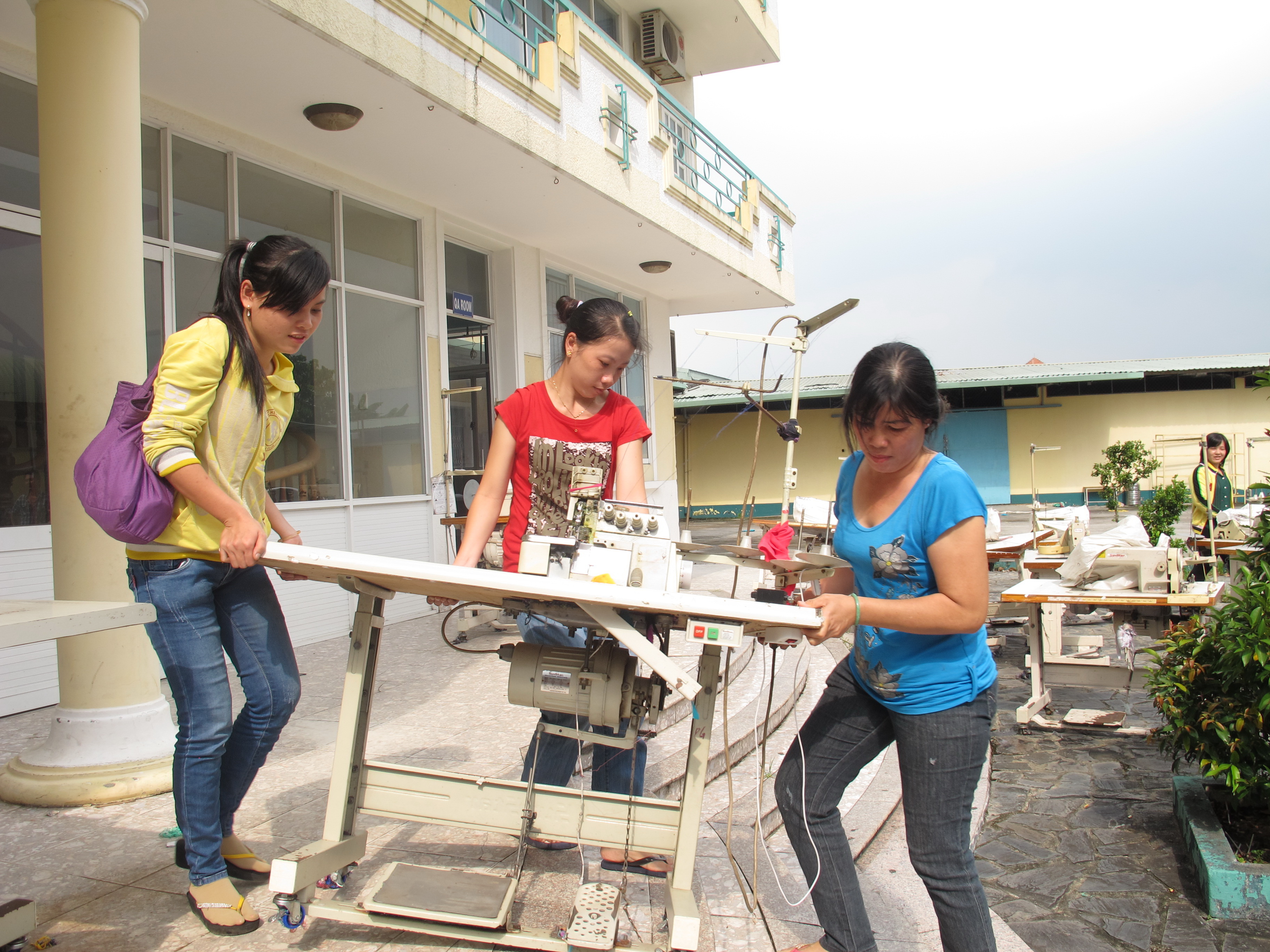 Kh&ocirc;ng &eacute;p nghỉ việc - Ảnh 1.