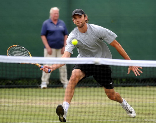 Ivo Karlovic, tay vợt cao 2,10m sẽ đối đầu cùng Roger Federer
