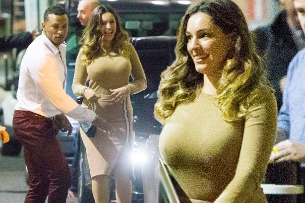 Kelly Brook “siêu vòng một” trải lòng về tình cũ