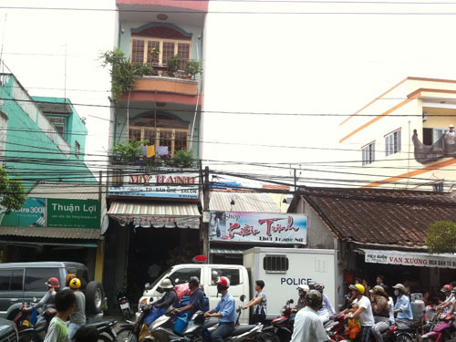 Nh&agrave; ri&ecirc;ng của &ocirc;ng Nguyễn Tuyến Dũng bị kh&aacute;m x&eacute;t v&agrave;o s&aacute;ng 20-11-2012 - Ảnh: Minh Sơn