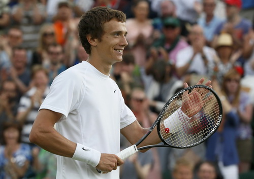 Andrey Kuznetsov vượt qua chiến binh David Ferrer