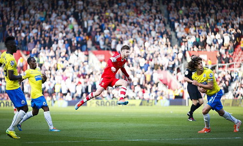 Lallana ghi bàn cho Southampton trước Newcastle