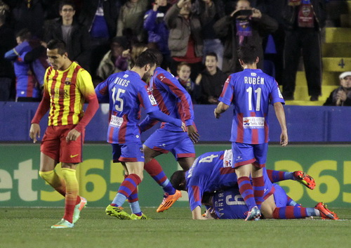 Niềm vui của Levante sau bàn mở tỉ số trước Barcelona