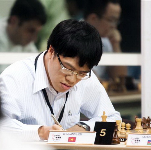 Thi đấu sa sút, Lê Quang Liêm rời khỏi bảng siêu đại kiện tướng