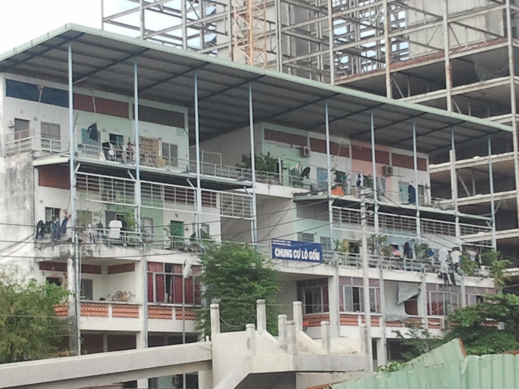 Chung cư L&ograve; Gốm, phường 11, quận 6 &ndash; TP HCM, nơi c&oacute; vụ nhảy lầu để tr&aacute;nh sự trừng phạt của ph&aacute;p luật.