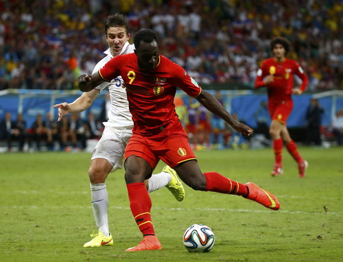 Lukaku nh&acirc;n đ&ocirc;i c&aacute;ch biệt ph&uacute;t 105