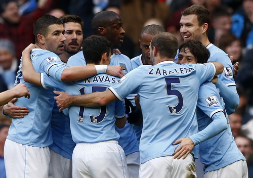 Arsenal vững ngôi đầu, Man City nhấn chìm Cardiff