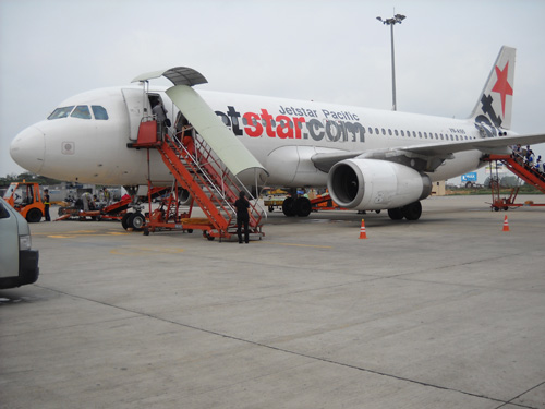 Máy bay Jetstar Pacific báo khói khi sắp cất cánh từ TP HCM đi Hà Nội