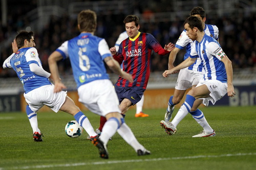 Messi chỉ ra s&acirc;n từ hiệp hai v&agrave; tắt tiếng trước h&agrave;ng thủ d&agrave;y đặc của Sociedad