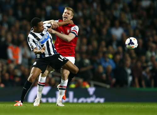 Trận đấu Arsenal - Newcastle chỉ sôi động ở những phút đầu
