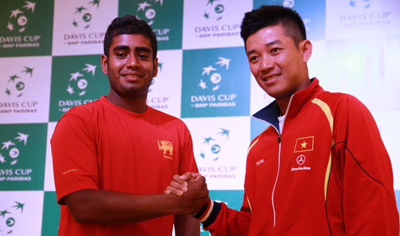 Tranh vé trụ hạng Davis Cup: Minh Quân thắng trận, Hoàng Thiên mắc mưa!