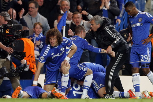 Niềm vui của thầy trò HLV Mourinho