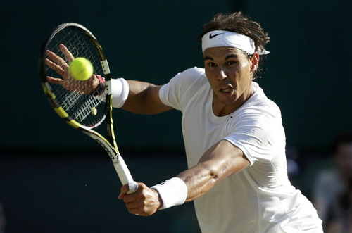 Nadal vất vả trước những c&uacute; giao b&oacute;ng uy lực của Kyrgios