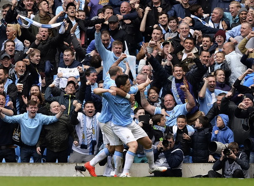 Samir Nasri vui mừng sau b&agrave;n thắng mở tỉ số
