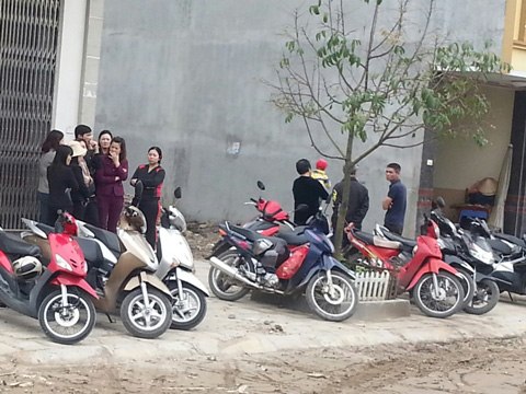 Người d&acirc;n b&agrave;ng ho&agrave;ng trước c&aacute;i chết bất thường của 3 thanh ni&ecirc;n