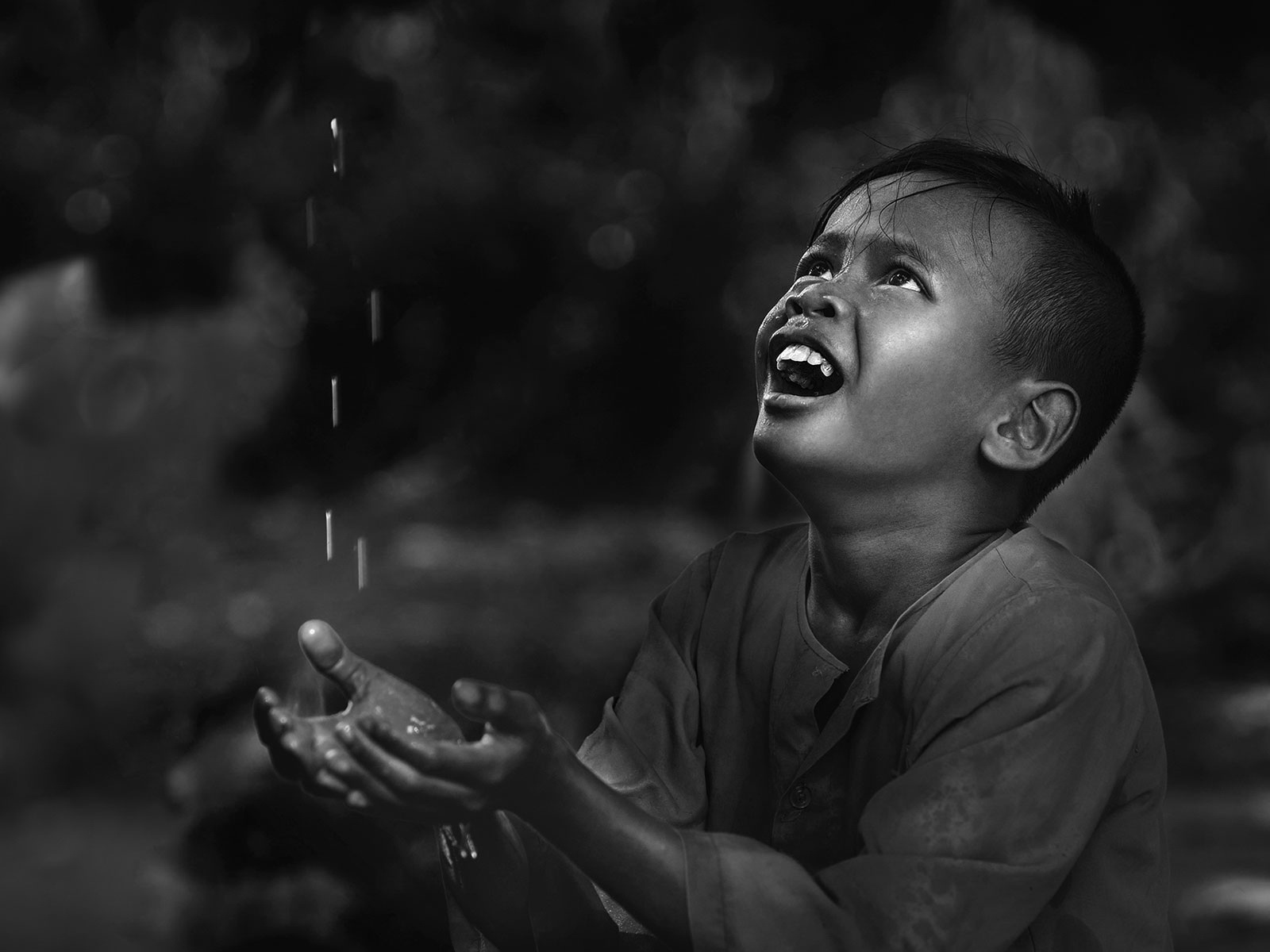 Những hạt mưa đầu m&ugrave;a