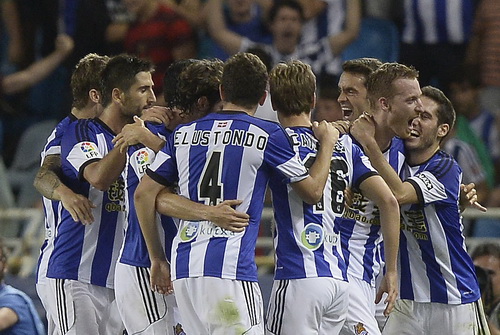 Dẫn trước hai bàn, Real Madrid vẫn thua đau ở Anoeta