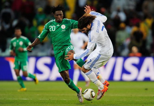Hy Lạp (&aacute;o trắng) ở v&ograve;ng chung kết World Cup 2010