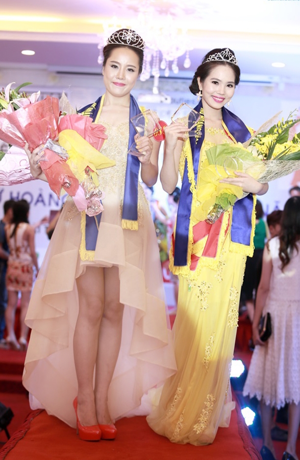 Hai th&iacute; sinh đoạt giải cao nhất của cuộc thi Nữ ho&agrave;ng sắc đẹp Việt Nam