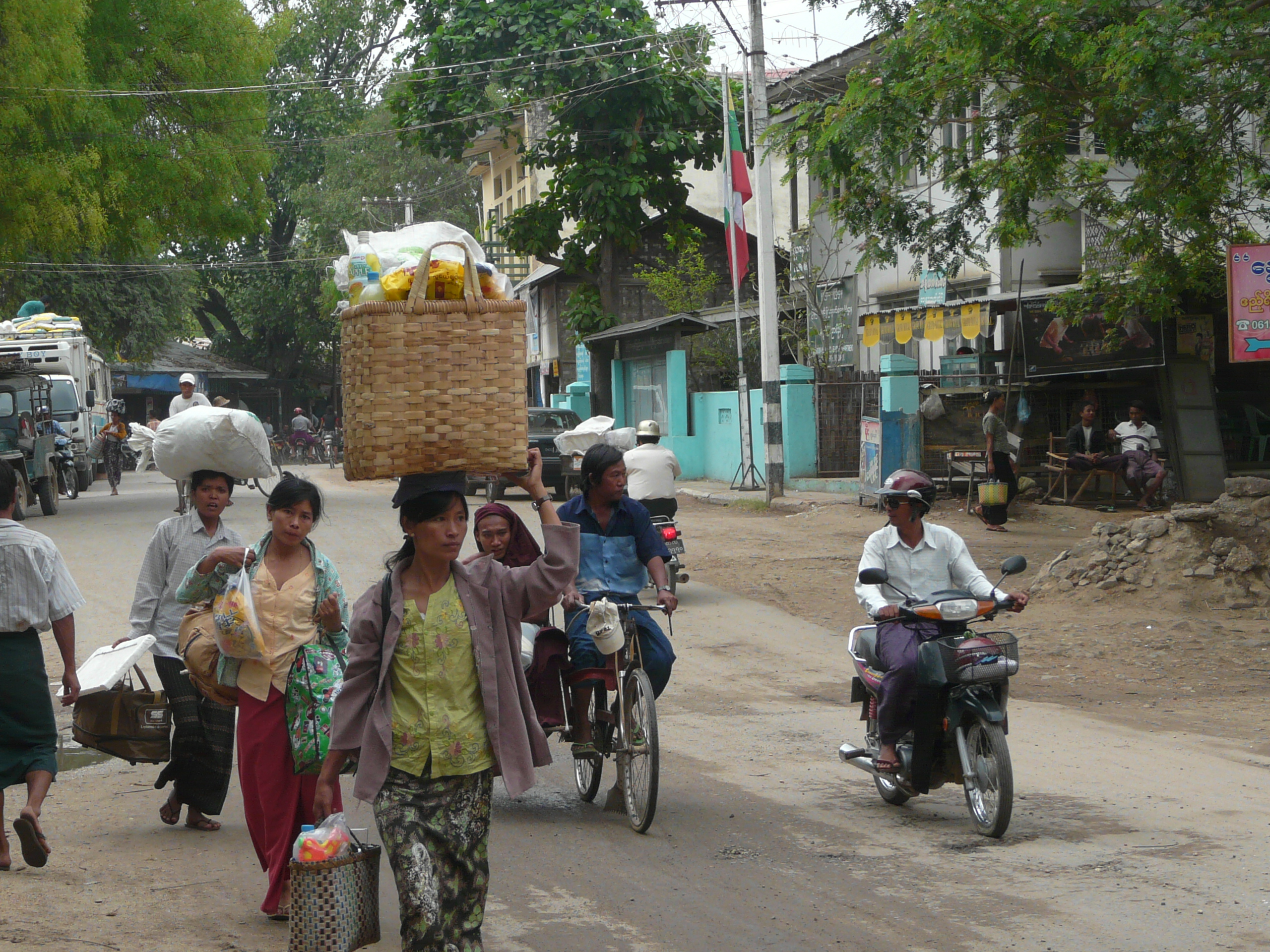 H&agrave;ng rong phố cổ