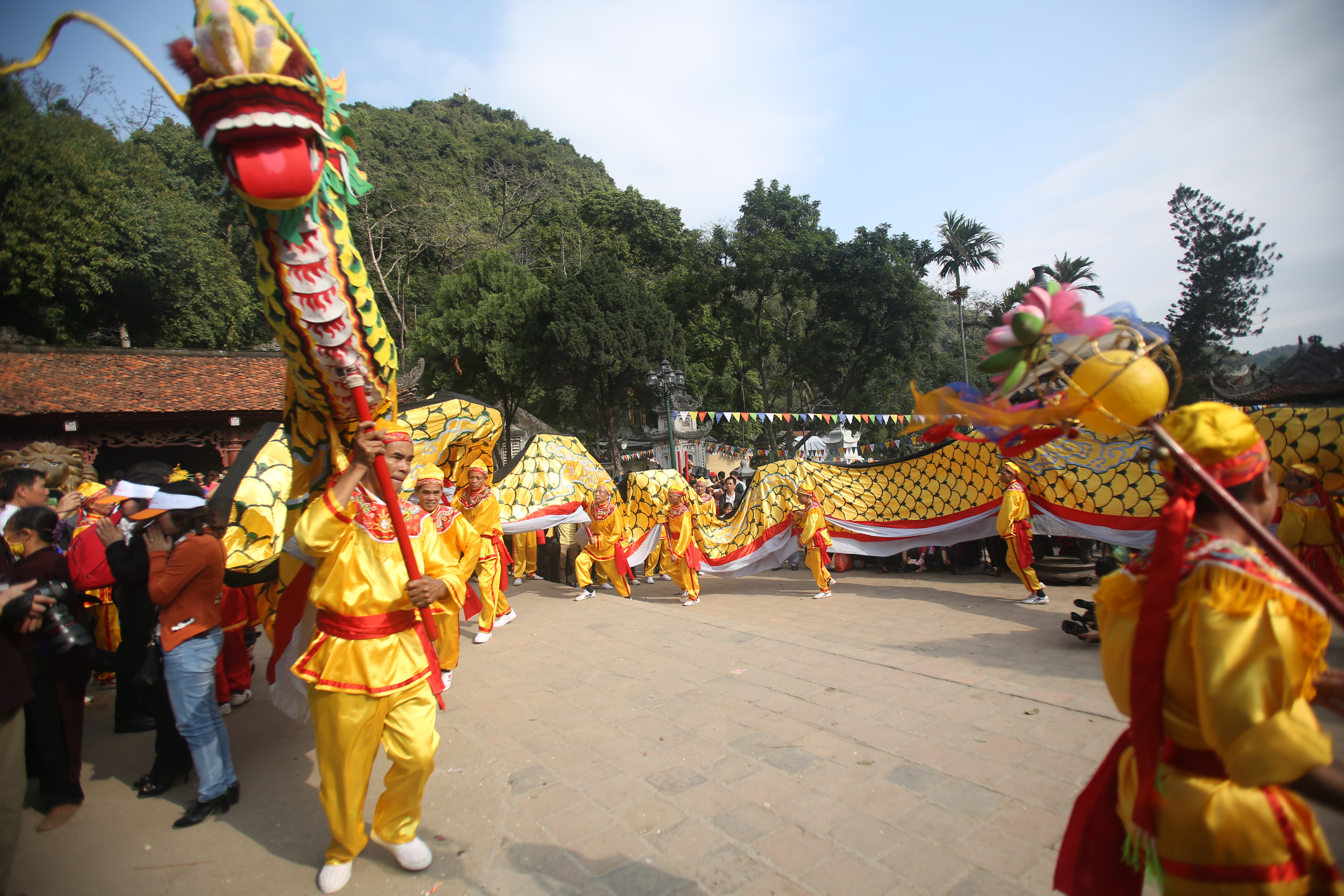 M&agrave;n m&uacute;a rồng truyền thống ở lễ khai hội

&nbsp;