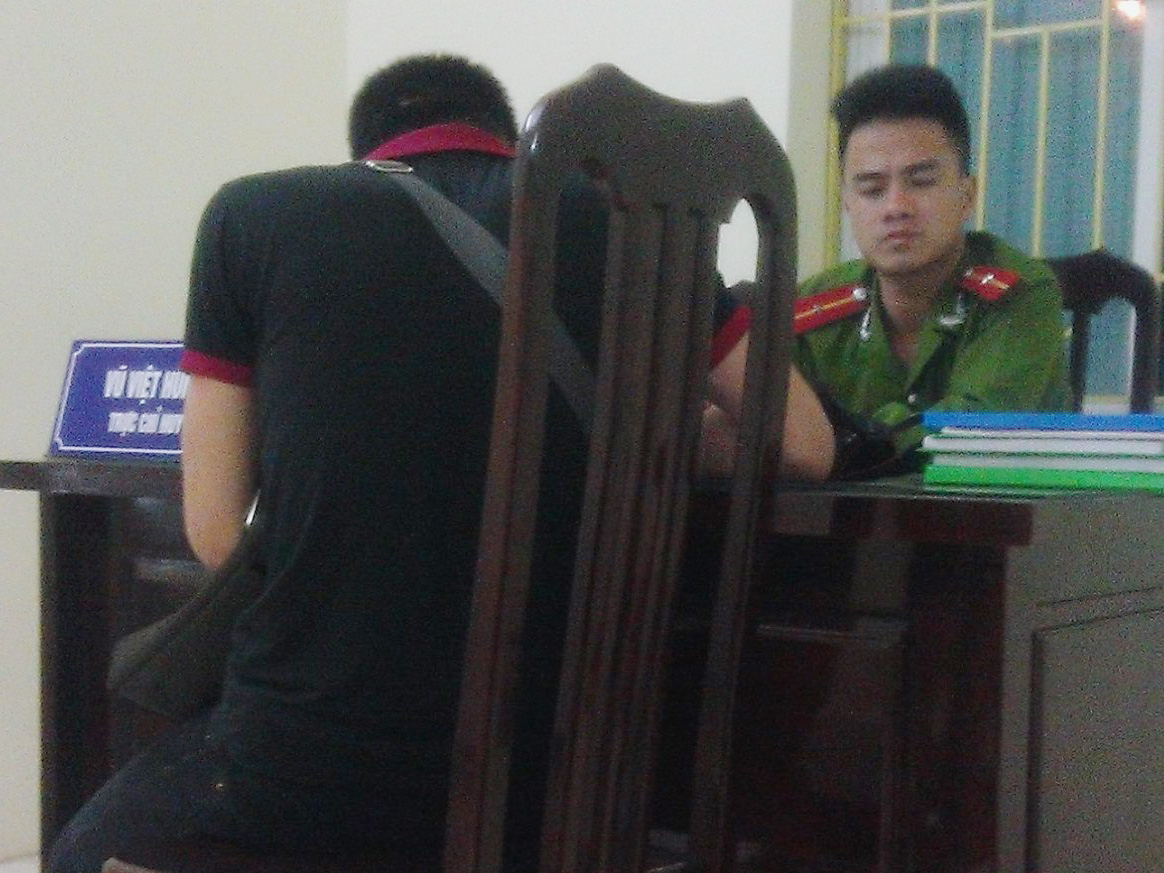 Hành hung phóng viên, đập máy ảnh trong khi tác nghiệp