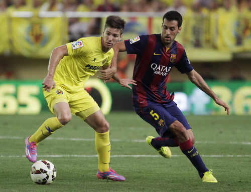 Pedro xông xáo trên hàng công Barcelona
