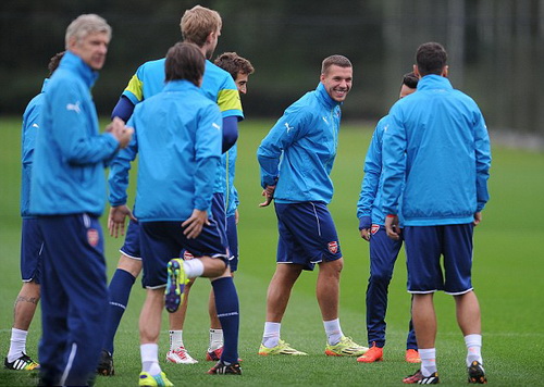 Lukas Podolski (thứ 3 từ phải sang) kh&ocirc;ng c&oacute; nhiều cơ hội ra s&acirc;n