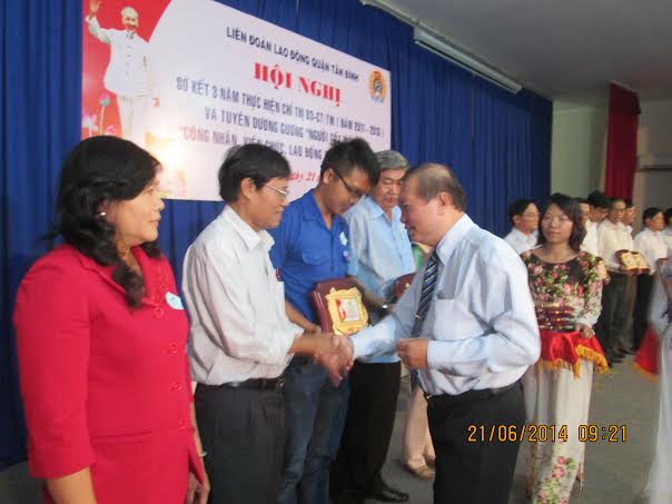 Biểu dương điển hình học tập Bác