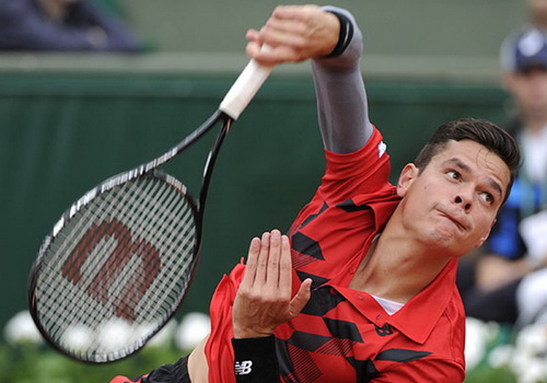 Raonic l&eacute;p v&eacute; ho&agrave;n to&agrave;n trước cựu số 1 thế giới Djokovic