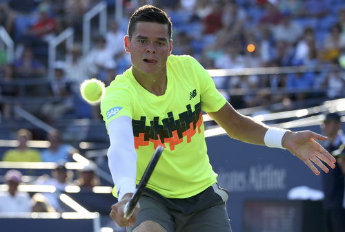 Milos Raonic dễ d&agrave;ng gi&agrave;nh v&eacute; v&agrave;o v&ograve;ng hai